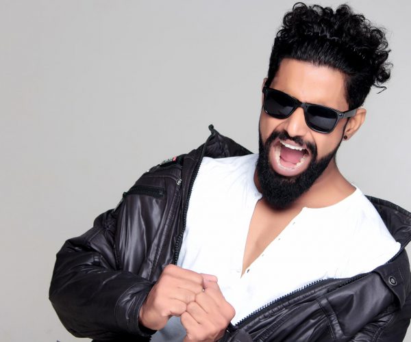 She packed her seven versalia