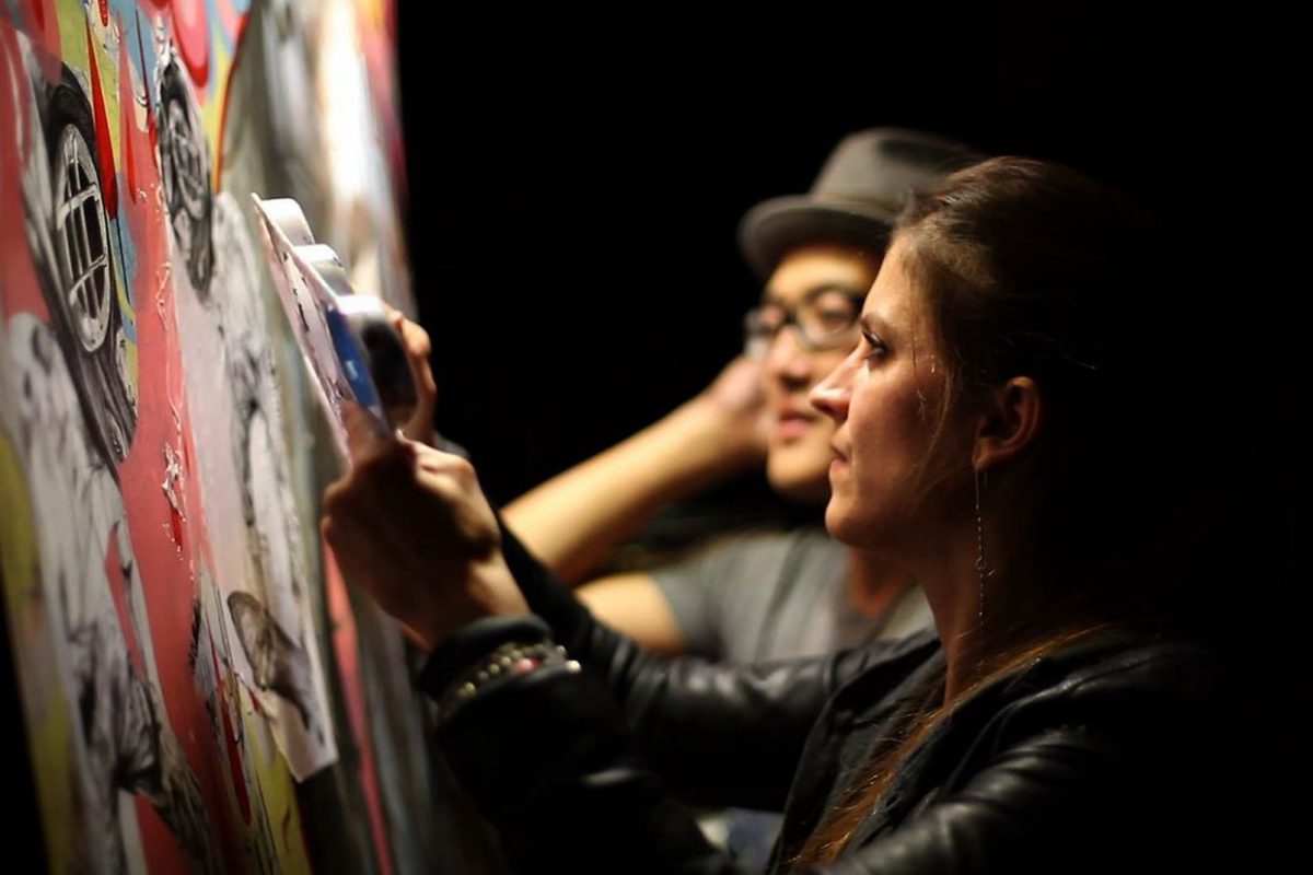 She packed her seven versalia